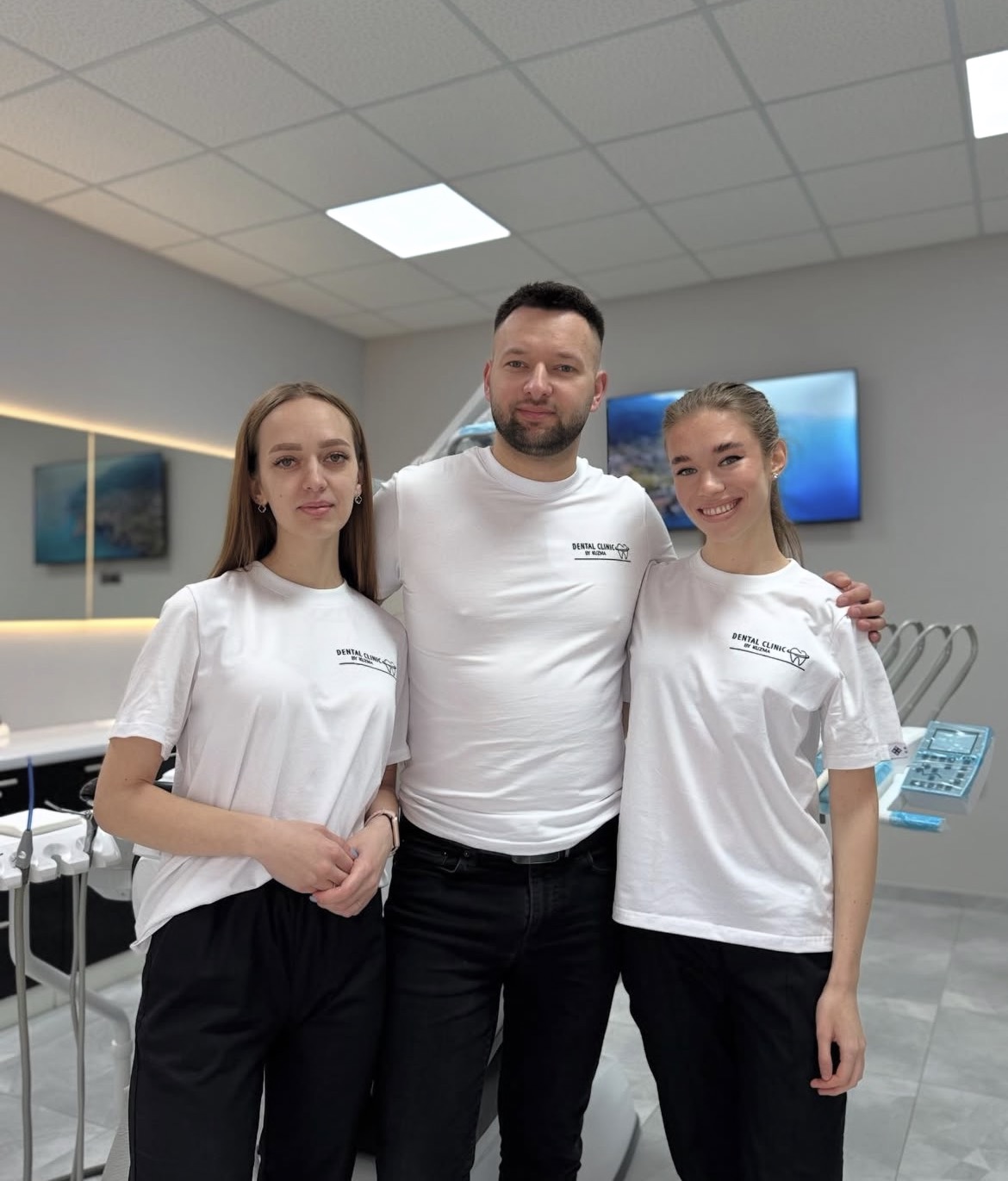 Інтерʼєр клініки Dental Clinic by Kuzma у Великому Березному